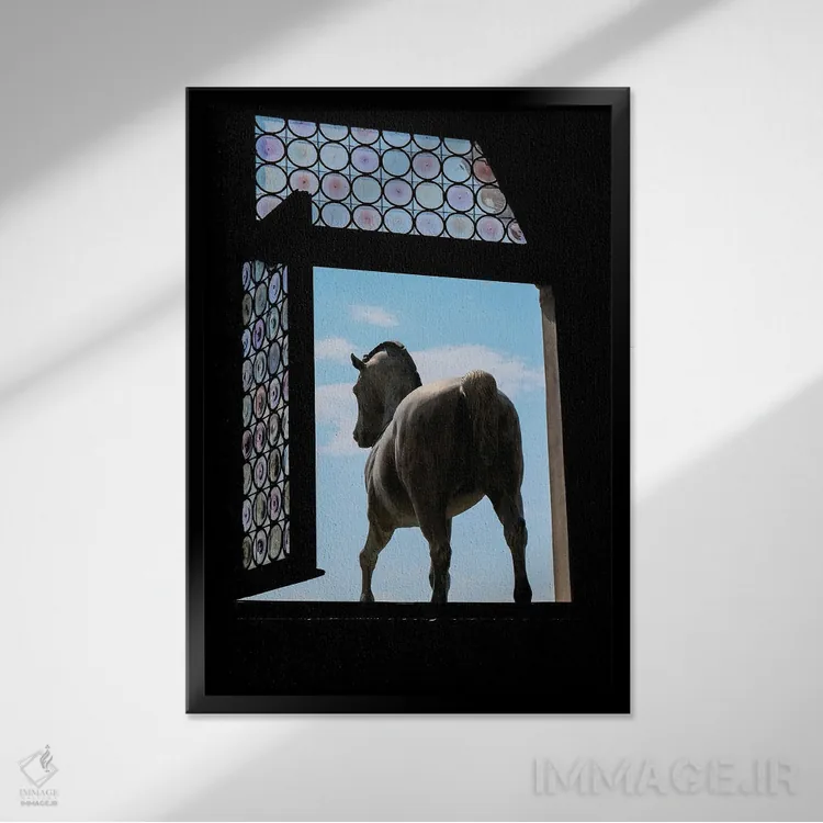 تابلو مدرن فراتر از پنجره اثر گیلیارد برسسان - نمای قابدار مشکی