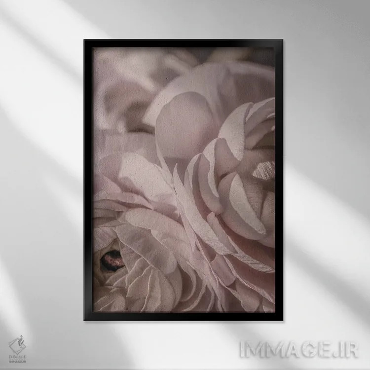 تابلو دکوراتیو گل علف کره ای سرخ گونه تیره I اثر مونیکا استریگل - نمای قابدار مشکی