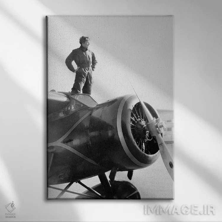 تابلو دکوراتیو آملیا ارهارت - نمای روبهرو روی دیوار