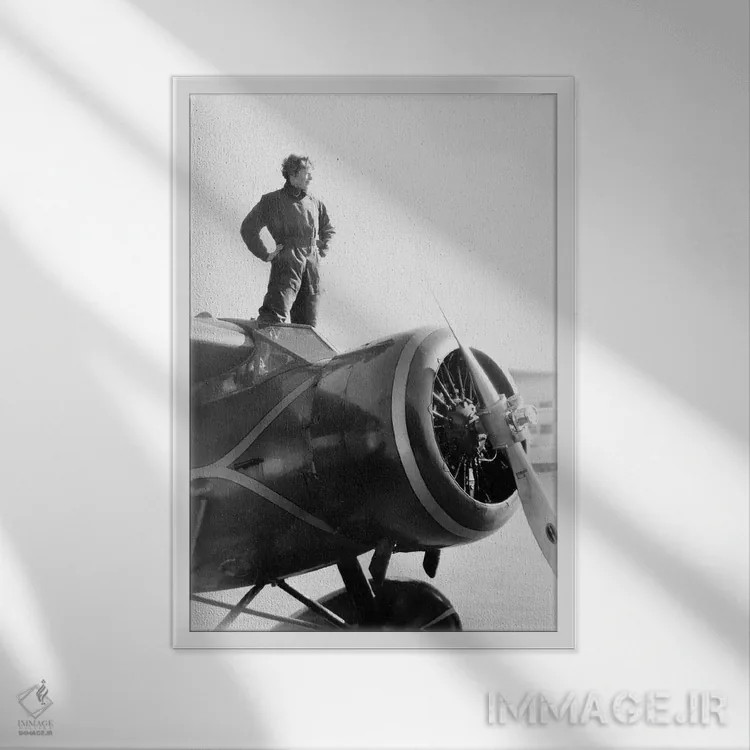تابلو دکوراتیو آملیا ارهارت - نمای قابدار سفید