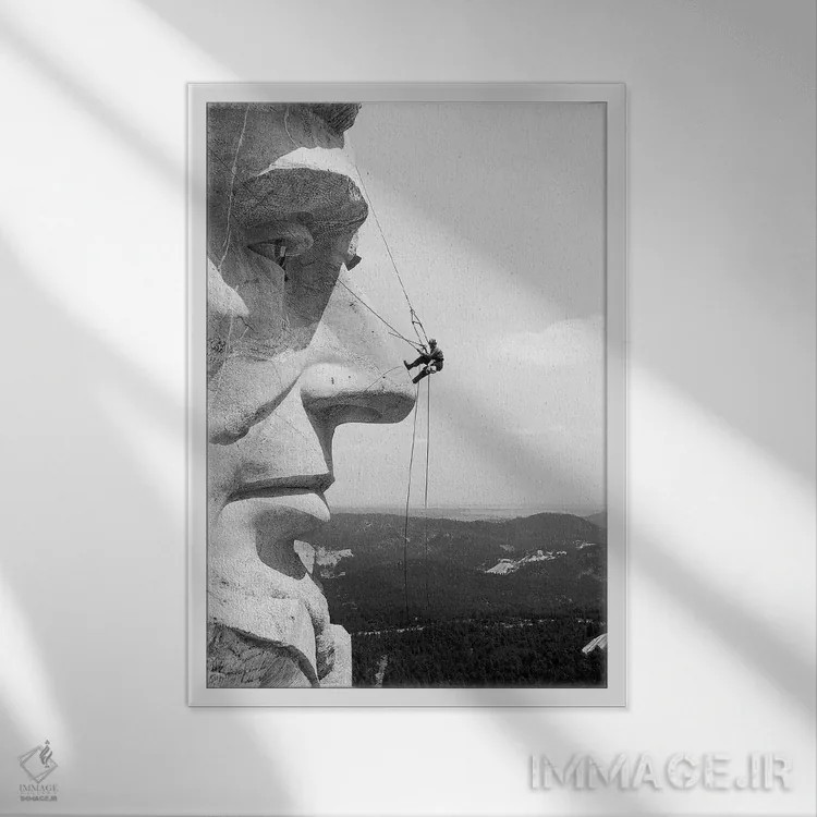 تابلو دکوراتیو صعود از کوه راشمور - نمای قابدار سفید