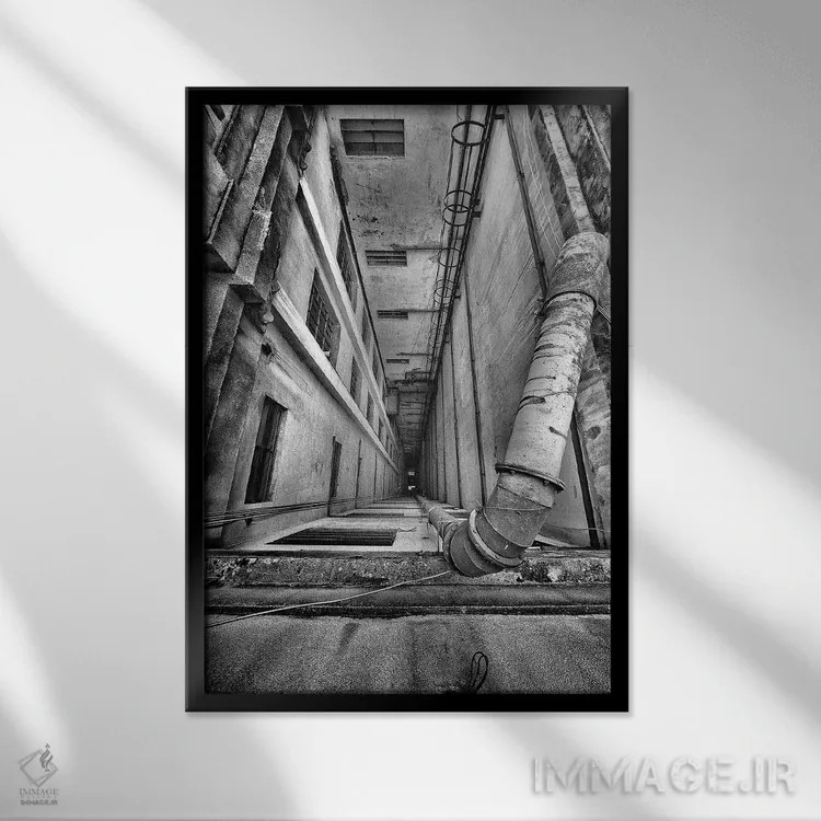 تابلو دکوراتیو راه دراز به پایین اثر گلاوکو منهالی - نمای قابدار مشکی