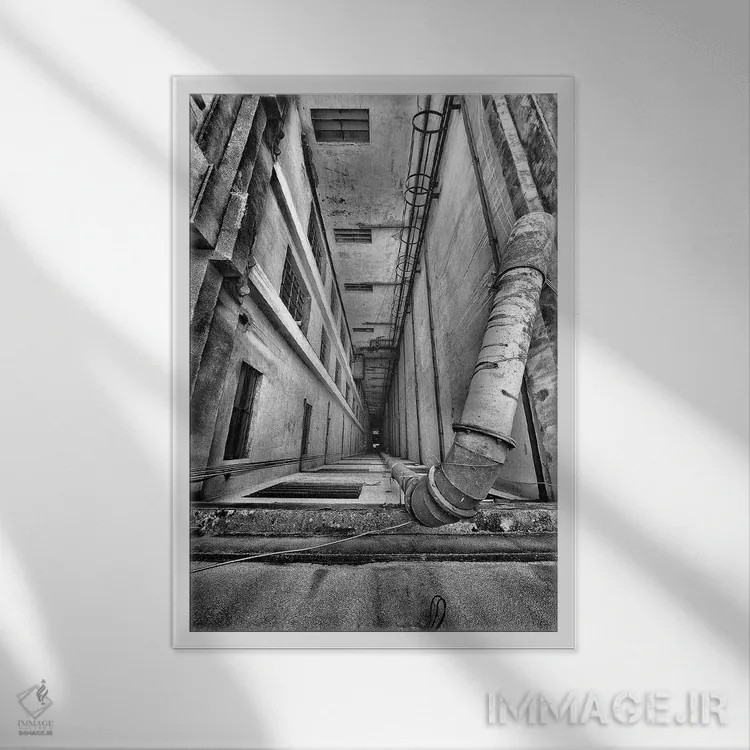 تابلو دکوراتیو راه دراز به پایین اثر گلاوکو منهالی - نمای قابدار سفید