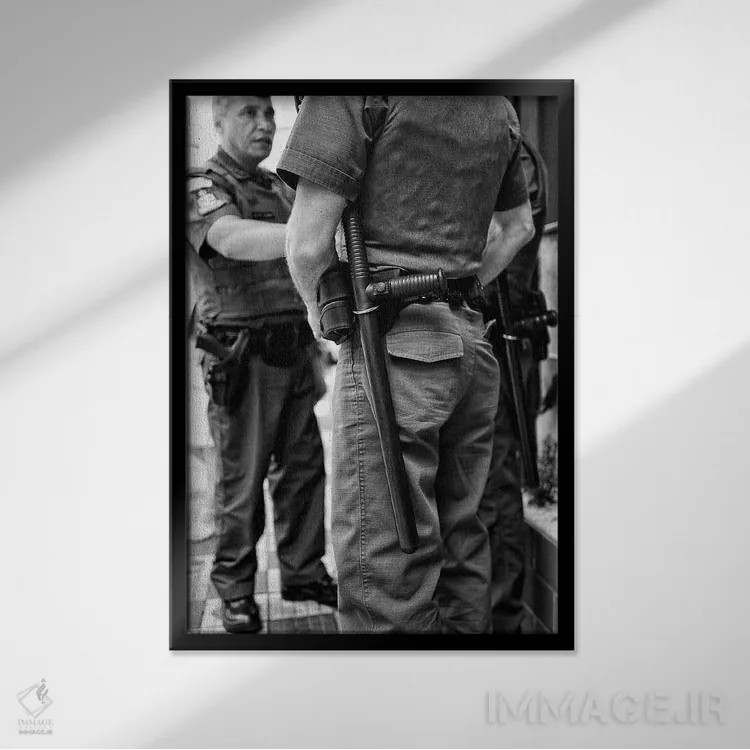تابلو دکوراتیو عکاسی خیابانی ۷۱ اثر گلاوکو منهالی - نمای قابدار مشکی