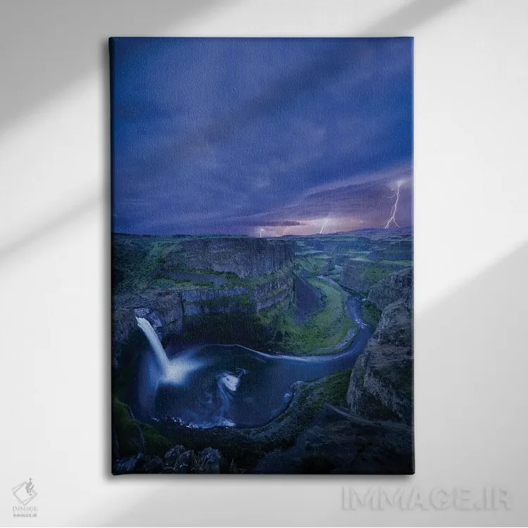 تابلو دکوراتیو Washington State. Palouse Falls at dusk with an approaching li… اثر گری لوهم - نمای روبهرو روی دیوار