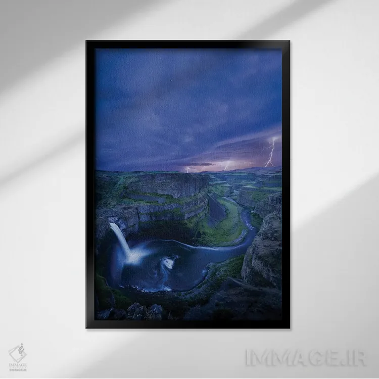 تابلو دکوراتیو Washington State. Palouse Falls at dusk with an approaching li… اثر گری لوهم - نمای قابدار مشکی