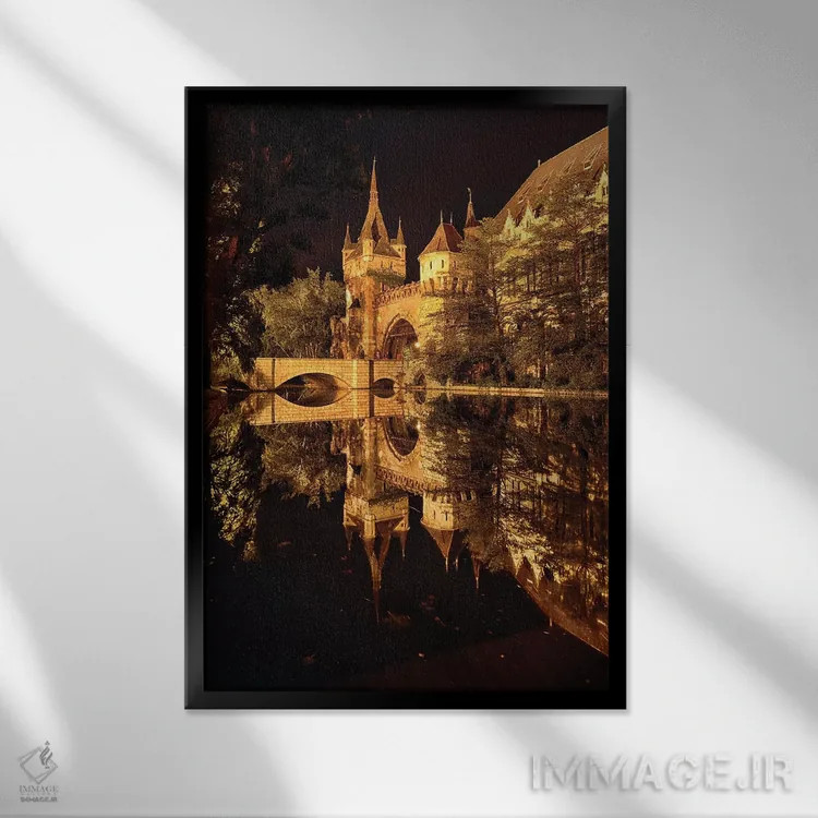 تابلو دکوراتیو انعکاس قلعه ای در دریاچه در شب، بوداپست، مجارستان اثر جورج اوزه - نمای قابدار مشکی