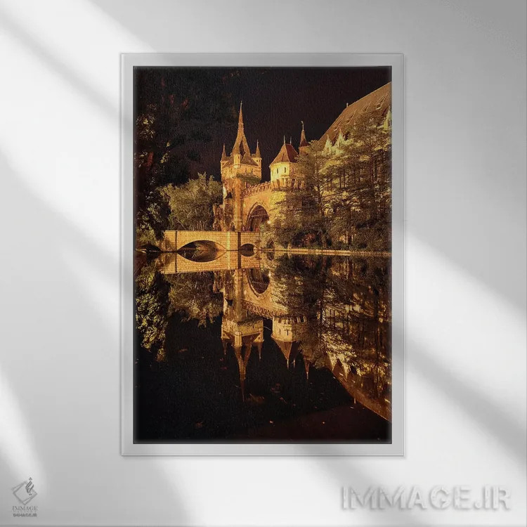 تابلو دکوراتیو انعکاس قلعه ای در دریاچه در شب، بوداپست، مجارستان اثر جورج اوزه - نمای قابدار سفید