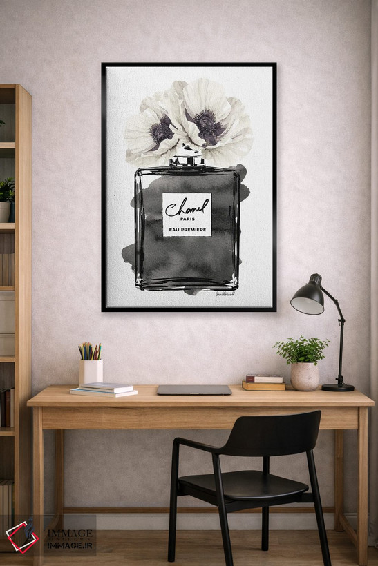 تابلو دکوراتیو Black With Grey & White Poppy,بطری عطر مشکی با شقایق خاک… اثر آماندا گرینوود - D2B