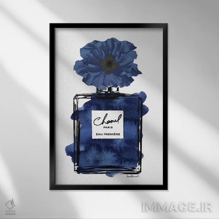 تابلو دکوراتیو عطر با گل مشکی و آبی اثر آماندا گرینوود - نمای قابدار مشکی