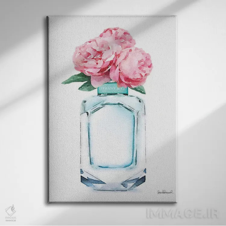 تابلو دکوراتیو عطر فیروزه ای و گل صدتومانی صورتی اثر آماندا گرینوود - نمای روبهرو روی دیوار