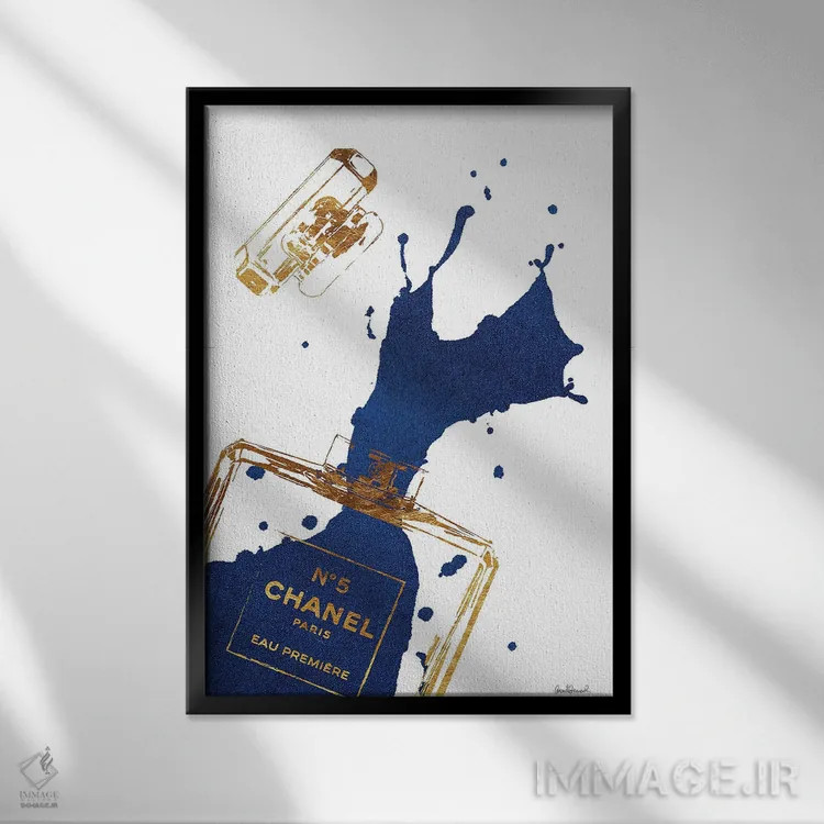 تابلو دکوراتیو بطری عطر طلایی با پاشش سرمه ای اثر آماندا گرینوود - نمای قابدار مشکی
