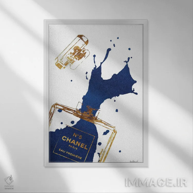 تابلو دکوراتیو بطری عطر طلایی با پاشش سرمه ای اثر آماندا گرینوود - نمای قابدار سفید