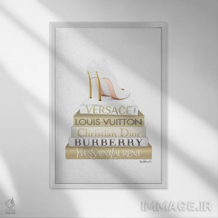 تابلو دکوراتیو دسته کتاب طلایی با کفش پاشنه بلند سفید اثر آماندا گرینوود - نمای قابدار سفید
