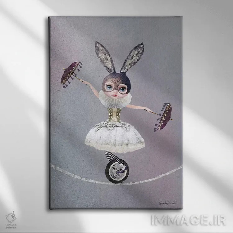تابلو دکوراتیو خانم لیلی خرگوش در حال دوچرخه سواری تک چرخ روی طناب در س… اثر آماندا گرینوود - نمای روبهرو روی دیوار