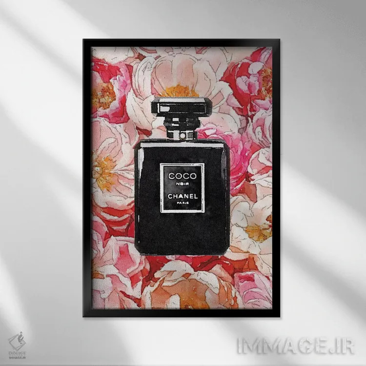 تابلو دکوراتیو بطری عطر مشکی روی بستری از گل صدتومانی اثر آماندا گرینوود - نمای قابدار مشکی