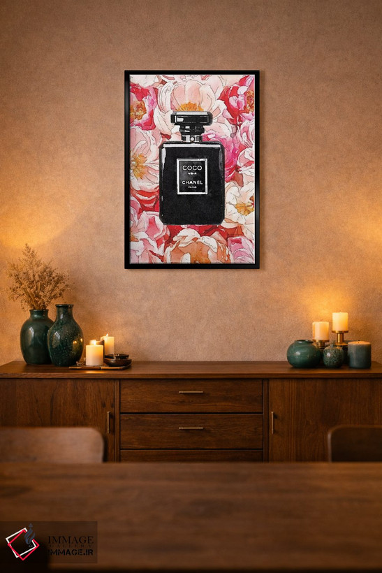 تابلو دکوراتیو بطری عطر مشکی روی بستری از گل صدتومانی اثر آماندا گرینوود - D1B
