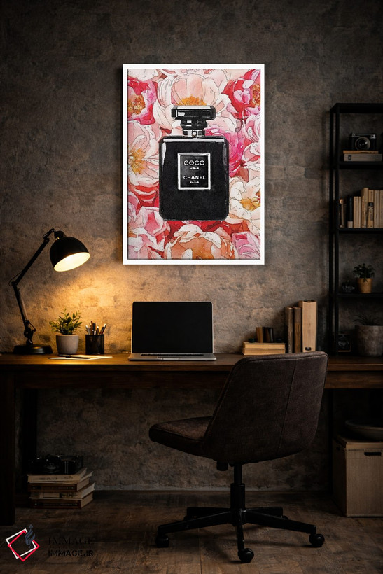 تابلو دکوراتیو بطری عطر مشکی روی بستری از گل صدتومانی اثر آماندا گرینوود - D5W