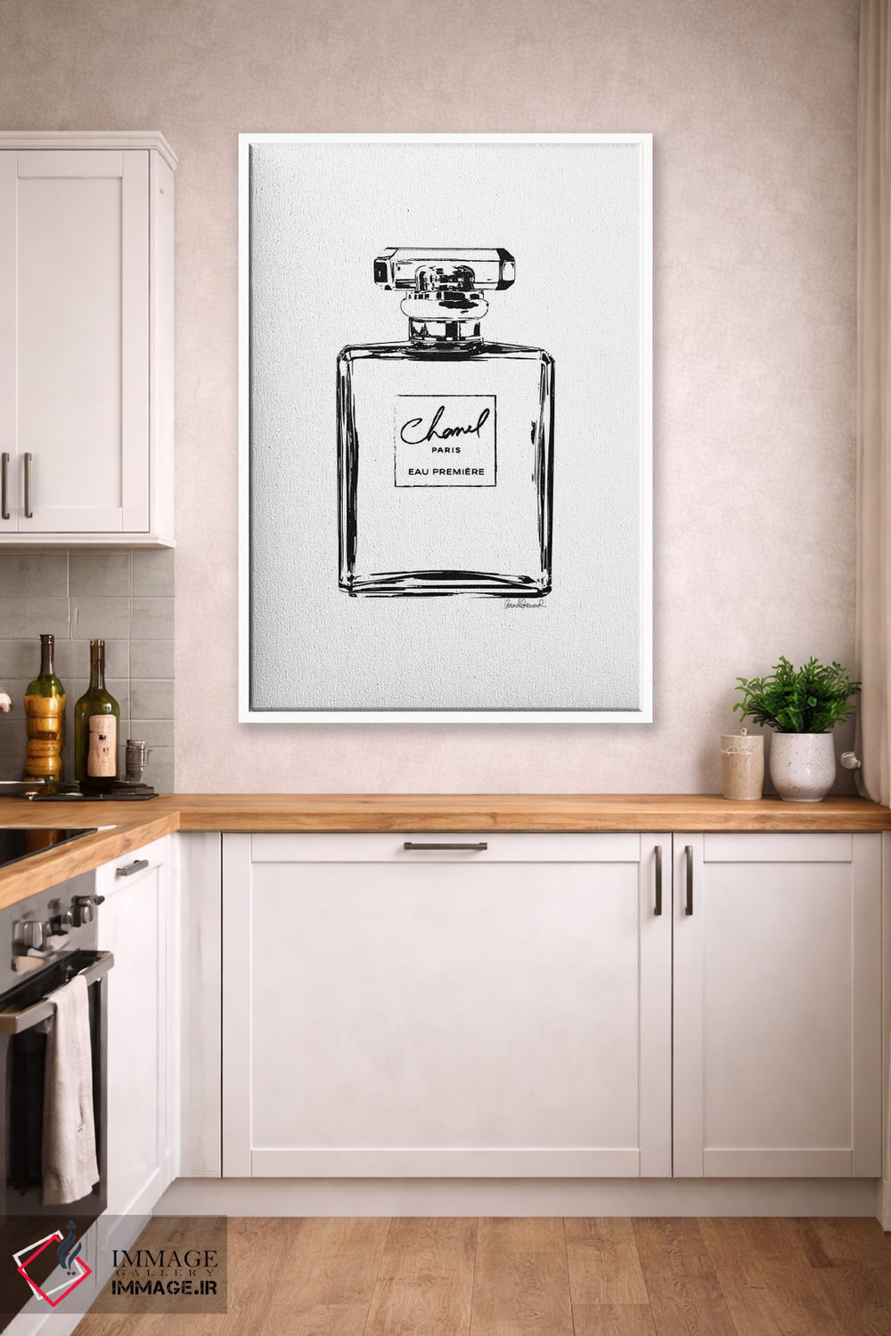 تابلو دکوراتیو طرح خطی بطری عطر مشکی اثر آماندا گرینوود - D4W
