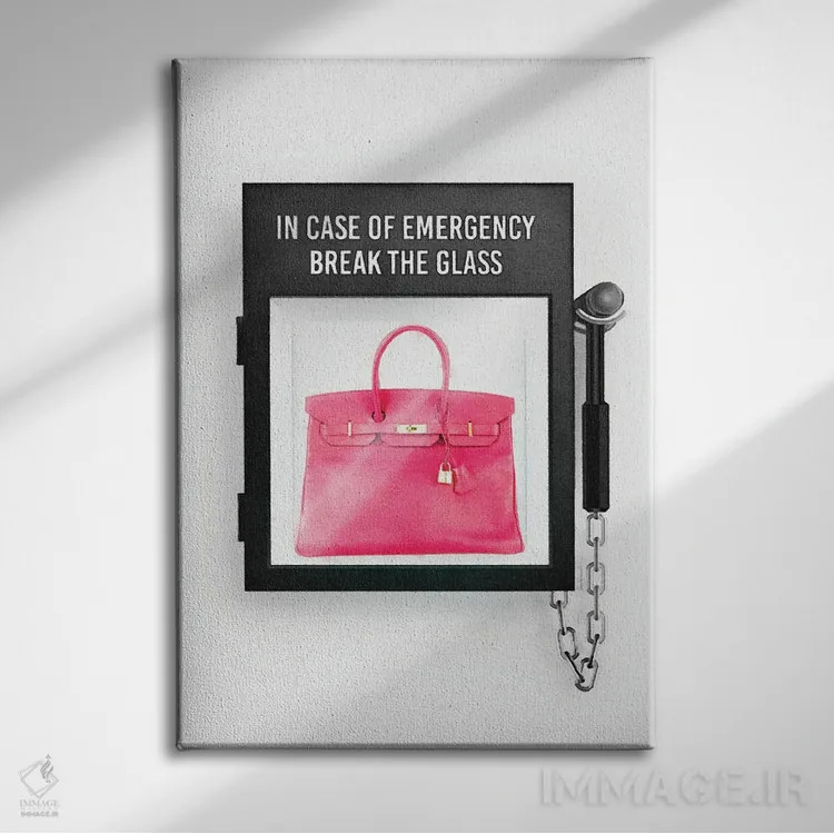 تابلو دکوراتیو With Pink Bag,در صورت اضطرار با کیف صورتی اثر آماندا گرینوود - نمای روبهرو روی دیوار