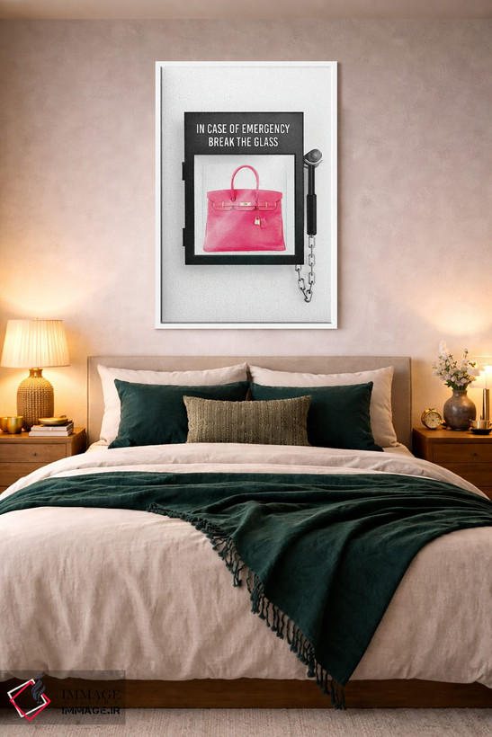 تابلو دکوراتیو With Pink Bag,در صورت اضطرار با کیف صورتی اثر آماندا گرینوود - D3W