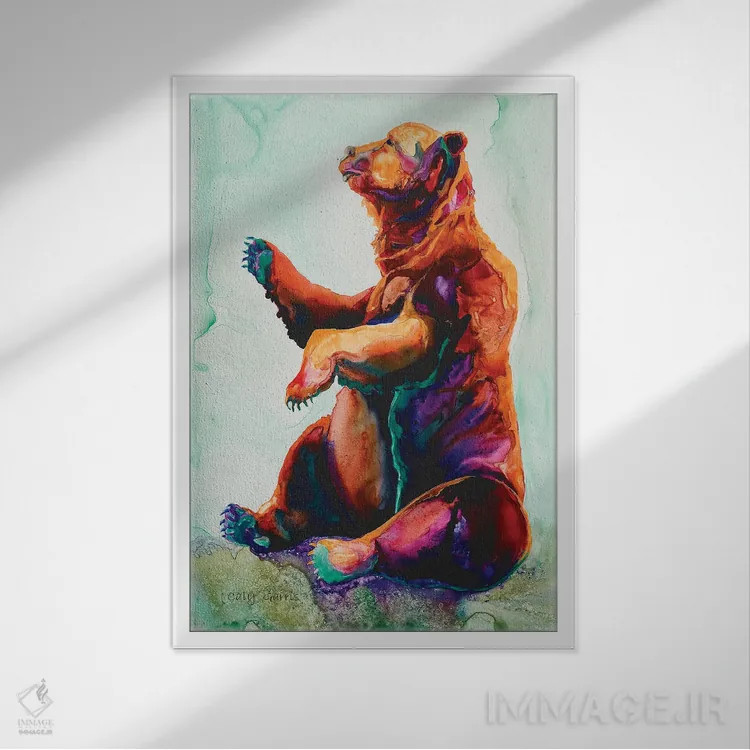 تابلو دکوراتیو خرس توت فرنگی اثر کالی گاریس - نمای قابدار سفید