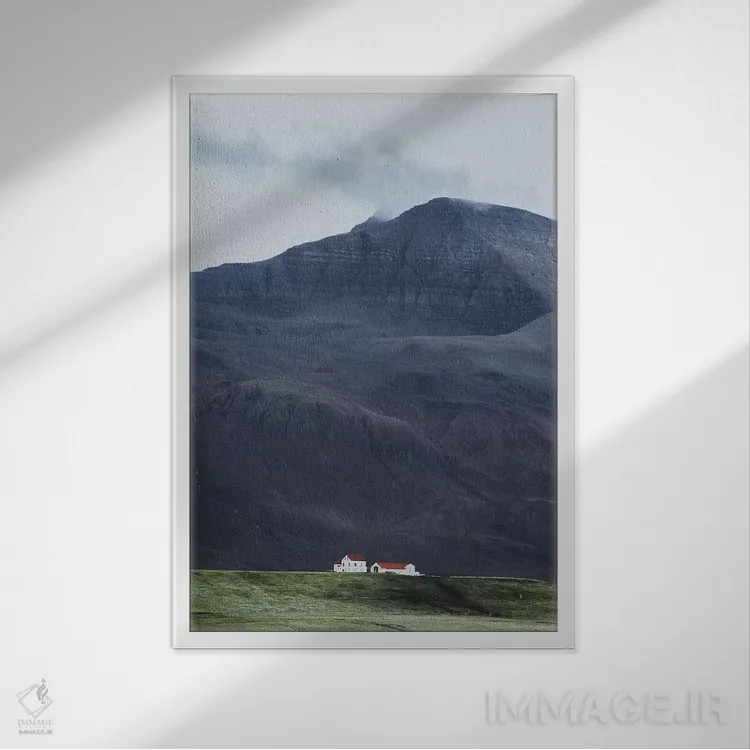 تابلو دکوراتیو ایسلند روستایی I اثر لوک آنتونی گرم - نمای قابدار سفید