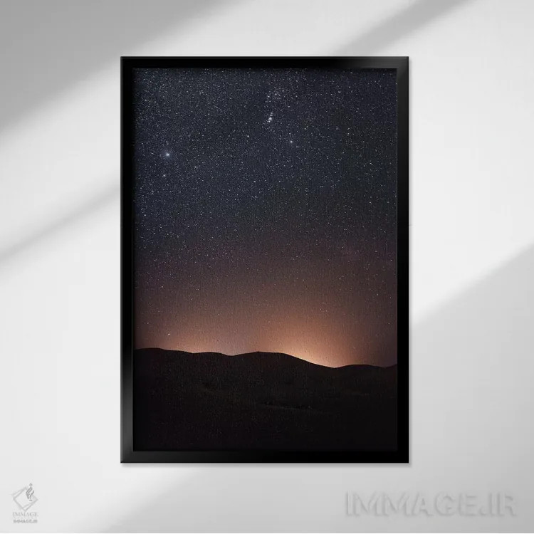 تابلو دکوراتیو بیابان صحرا در شب اثر لوک آنتونی گرم - نمای قابدار مشکی
