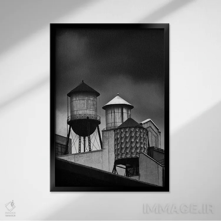 تابلو دکوراتیو بشکه های آب نیویورک اثر استیفن هاجتس - نمای قابدار مشکی