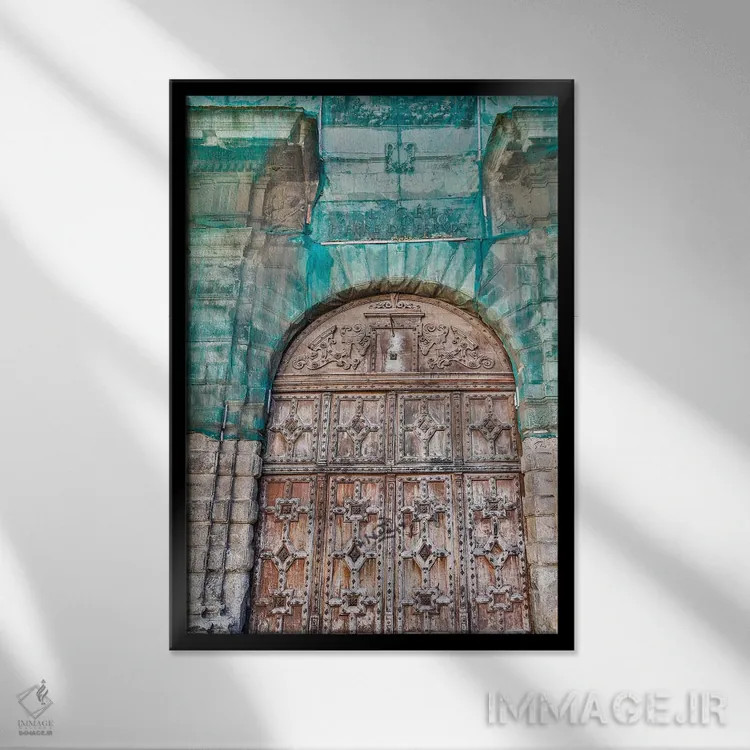 تابلو دکوراتیو Toulouse. Wooden doorway,فرانسه، تولوز، در چوبی اثر هولیس لونی - نمای قابدار مشکی