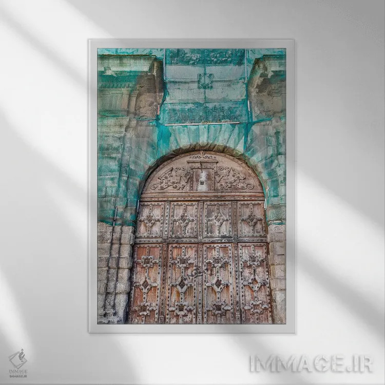 تابلو دکوراتیو Toulouse. Wooden doorway,فرانسه، تولوز، در چوبی اثر هولیس لونی - نمای قابدار سفید