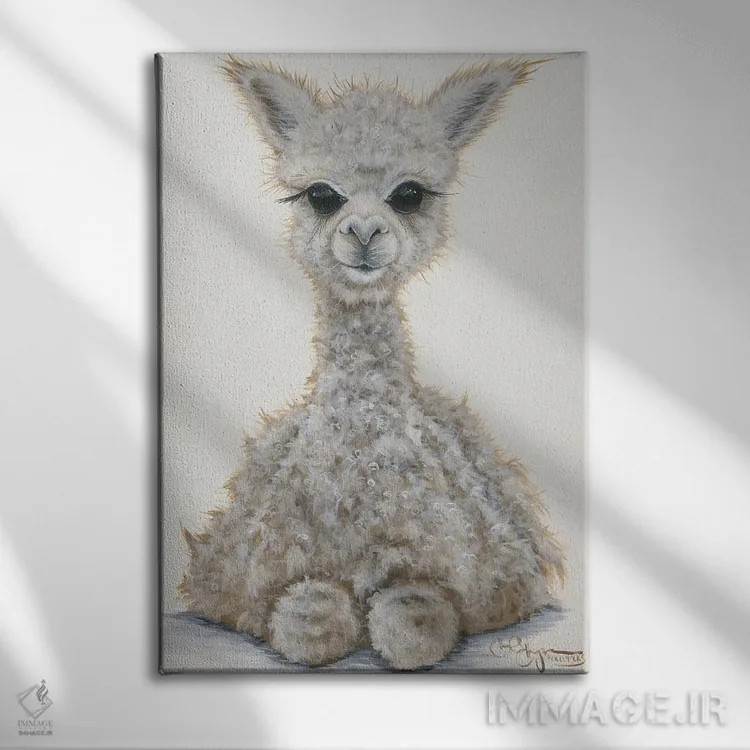 تابلو دکوراتیو آلپاکای کوچک اثر هولی هکس آرت - نمای روبهرو روی دیوار