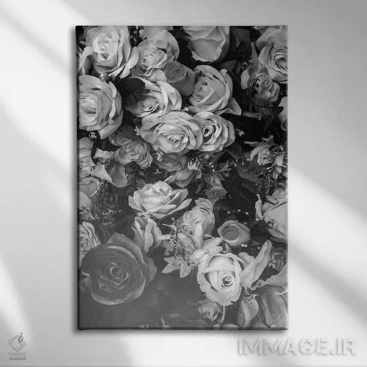 تابلو دکوراتیو گل ها در نیمه شب اثر هانی مون هتل - نمای روبهرو روی دیوار