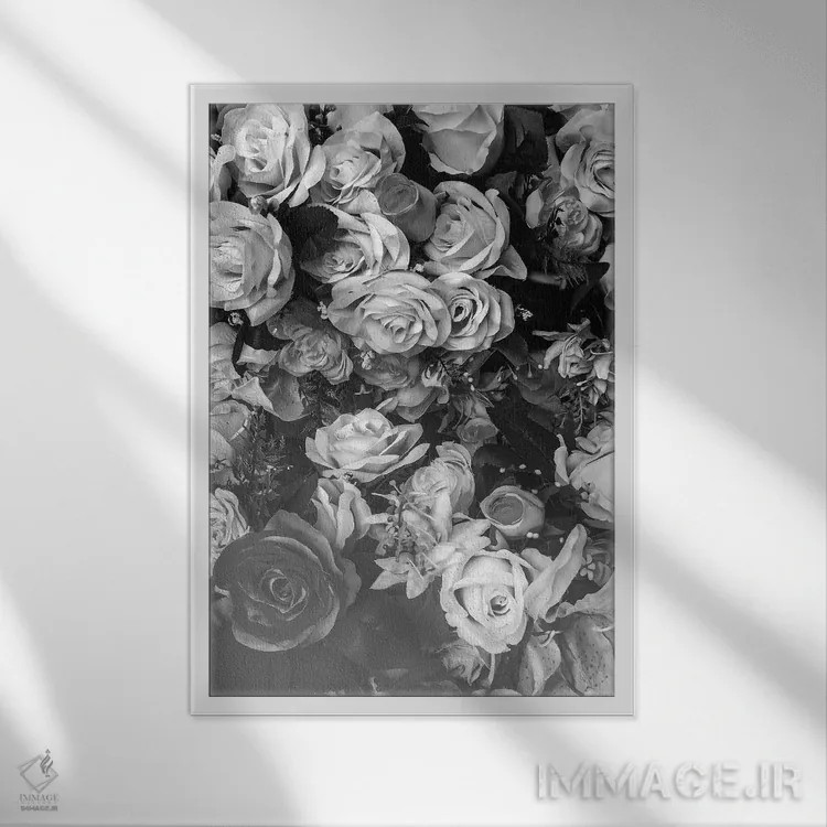 تابلو دکوراتیو گل ها در نیمه شب اثر هانی مون هتل - نمای قابدار سفید