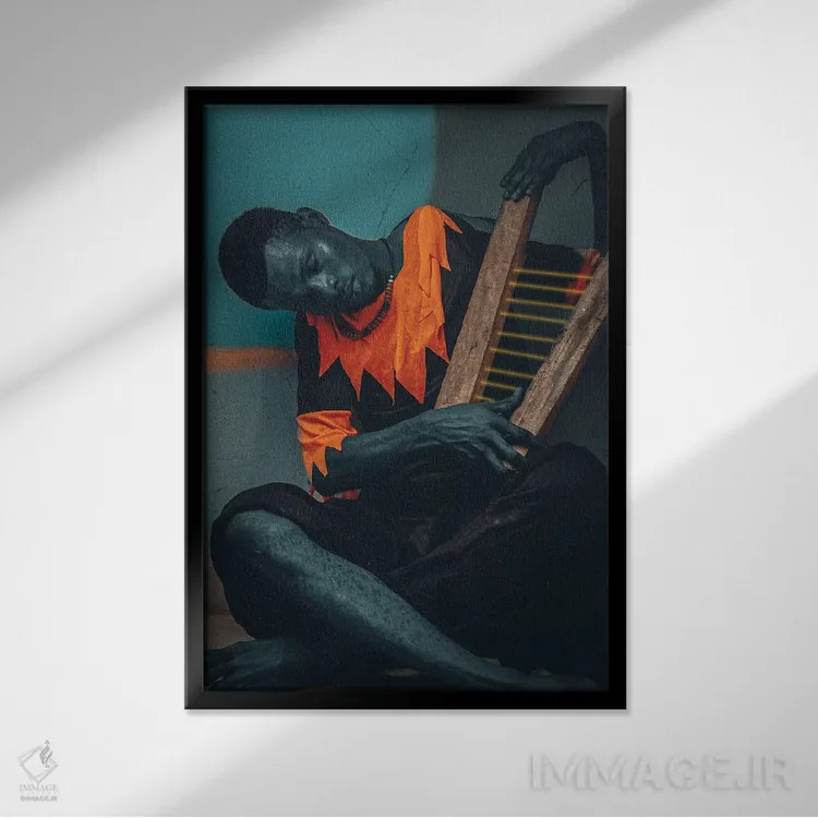 تابلو دکوراتیو مرد خسته با چنگ اثر هری ادونزه - نمای قابدار مشکی