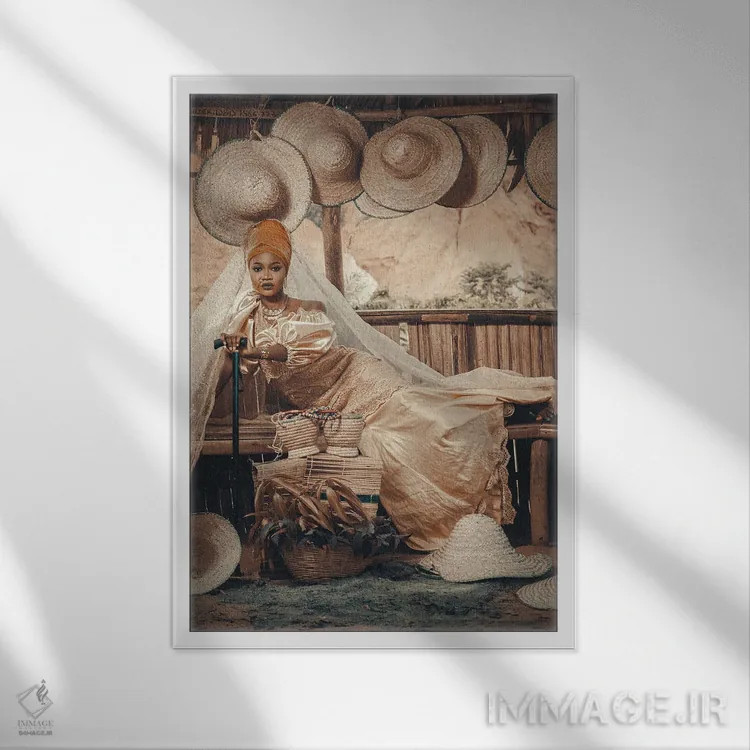 تابلو دکوراتیو ملکه آمنه ۲ اثر هری ادونزه - نمای قابدار سفید