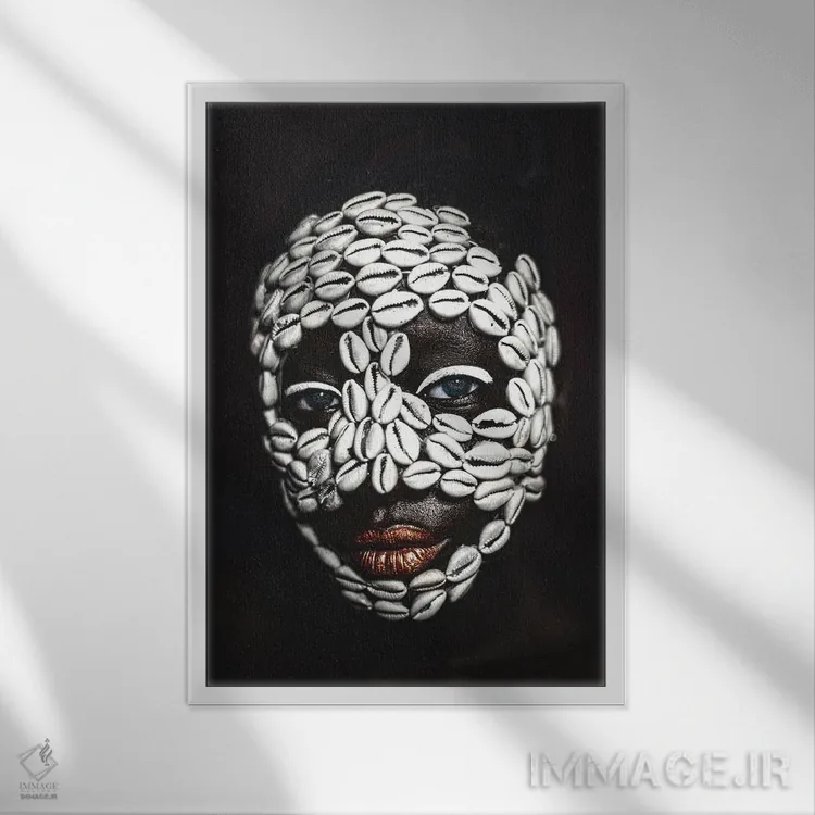 تابلو دکوراتیو چهره اجدادی اثر هری ادونزه - نمای قابدار سفید
