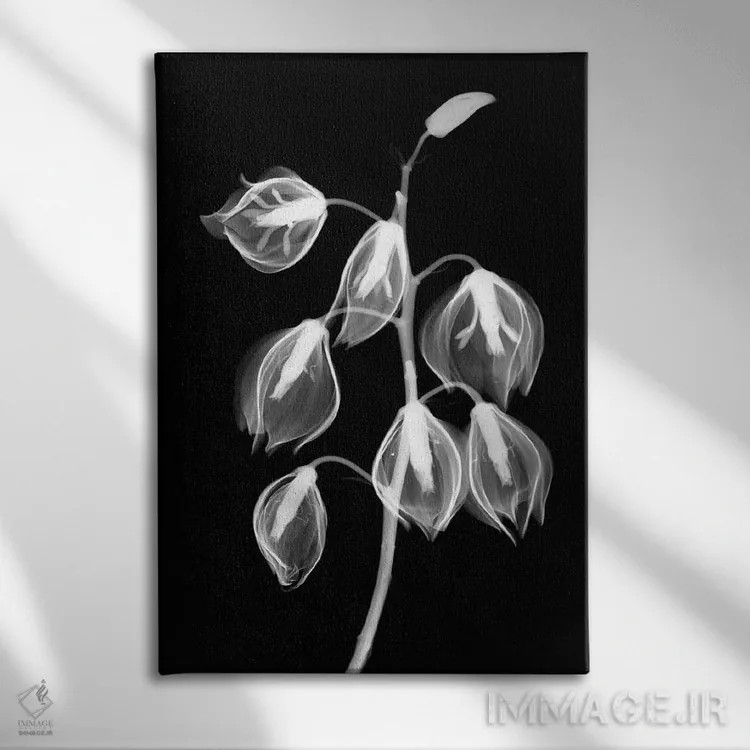 تابلو دکوراتیو یوکا معکوس اثر هونگ فام - نمای روبهرو روی دیوار