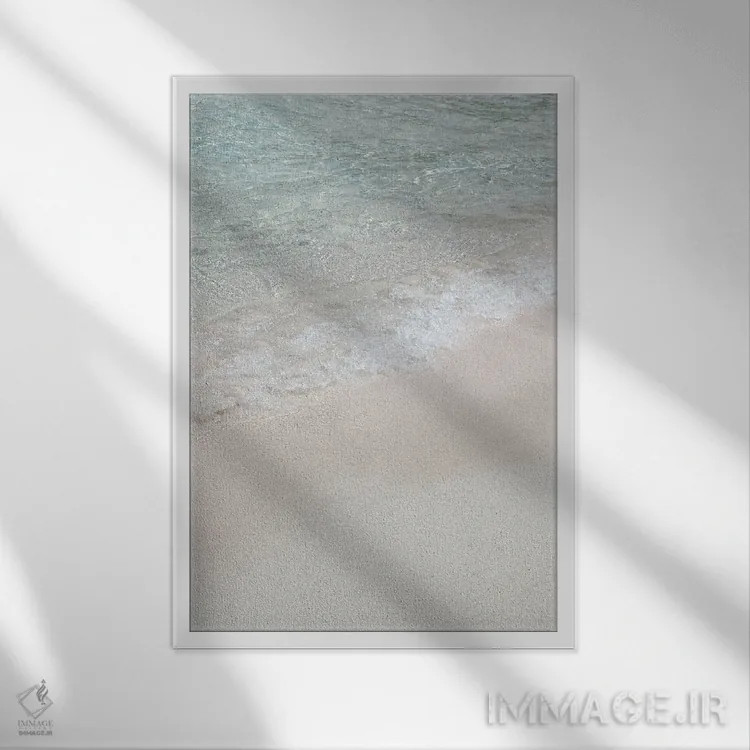 تابلو دکوراتیو آب شفاف ساحل کریستالی اثر هنریکه شنک - نمای قابدار سفید