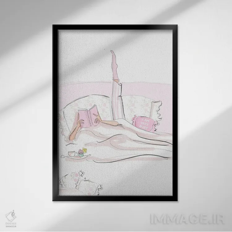 تابلو دکوراتیو خیلی مشغول اثر هدر استیلافسن - نمای قابدار مشکی