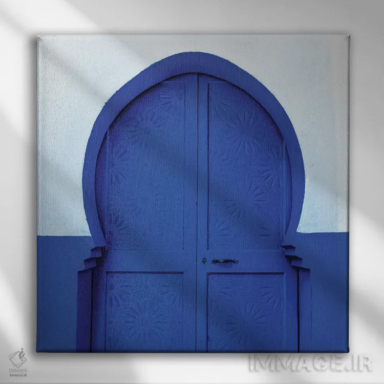 تابلو دکوراتیو دروازه آبی سفید اثر مارک مکلارن جانسون - نمای روبهرو روی دیوار