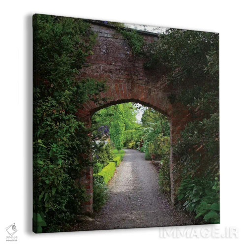تابلو دکوراتیو The Dromoland Castle Very Green Walled Garden Path Through… اثر مریلین پارور - نمای پرسپکتیو محصول