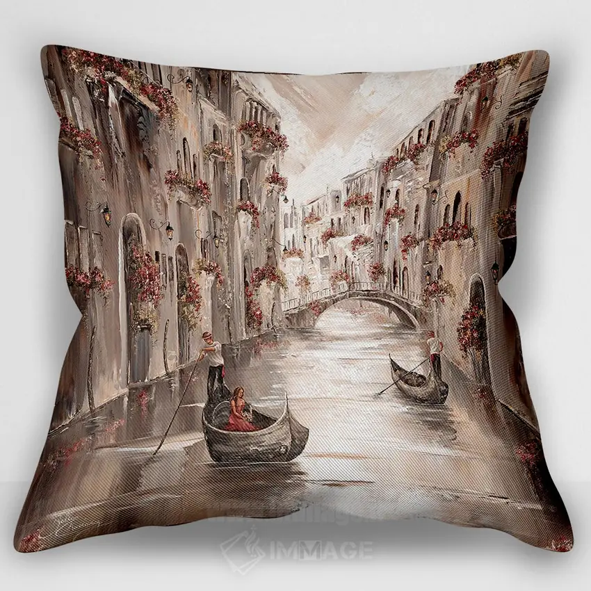 کاور کوسن «Venice Charm II,آرامش زیبا، جذابیت ونیز ۲»، با طرح از طریق آب، با سبک نقاشی روغنی، با رنگ‌های غالب کرم و صورتی، اثر ایزابیلا کارولِویچ