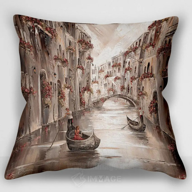 کاور کوسن «Venice Charm II,آرامش زیبا، جذابیت ونیز ۲»، با طرح از طریق آب، با سبک نقاشی روغنی، با رنگهای غالب کرم و صورتی، اثر ایزابیلا کارولِویچ