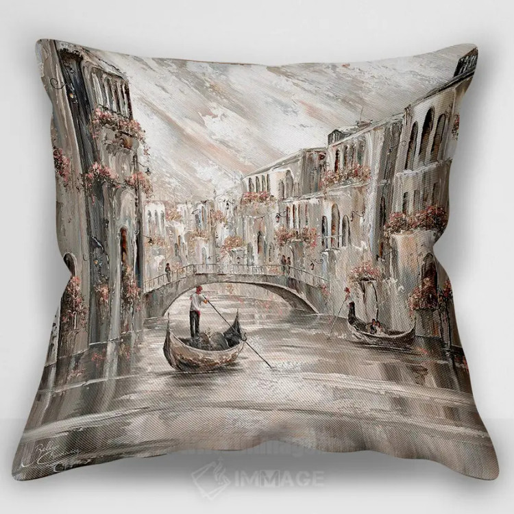 کاور کوسن «Venice Charm II,اسرارآمیز، جذابیت ونیز ۲»، با طرح از طریق آب، با سبک نقاشی روغنی، با رنگهای غالب کرم و صورتی، اثر ایزابیلا کارولِویچ