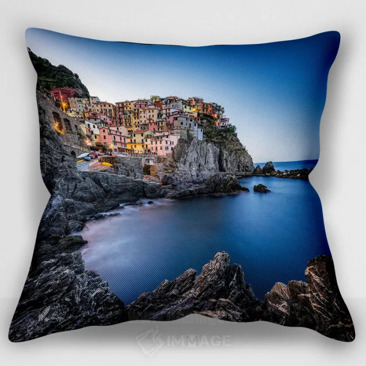 تصویر کاور کوسن «Liguria, Italy,دهکده مانارولا در منطقه چینکو تره، لیگوریا، ایتالیا»، با سبک عکاسی، اثر یان بکه
