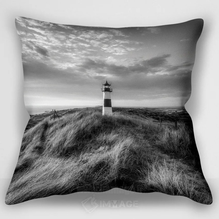کاور کوسن «Sylt, Schleswig-Holstein, Germany, Black And White,فانوس دریایی در ساحل شنی زولت، اشلسویگ-هولشتاین، آلمان»، با سبک عکاسی، اثر یان بکه
