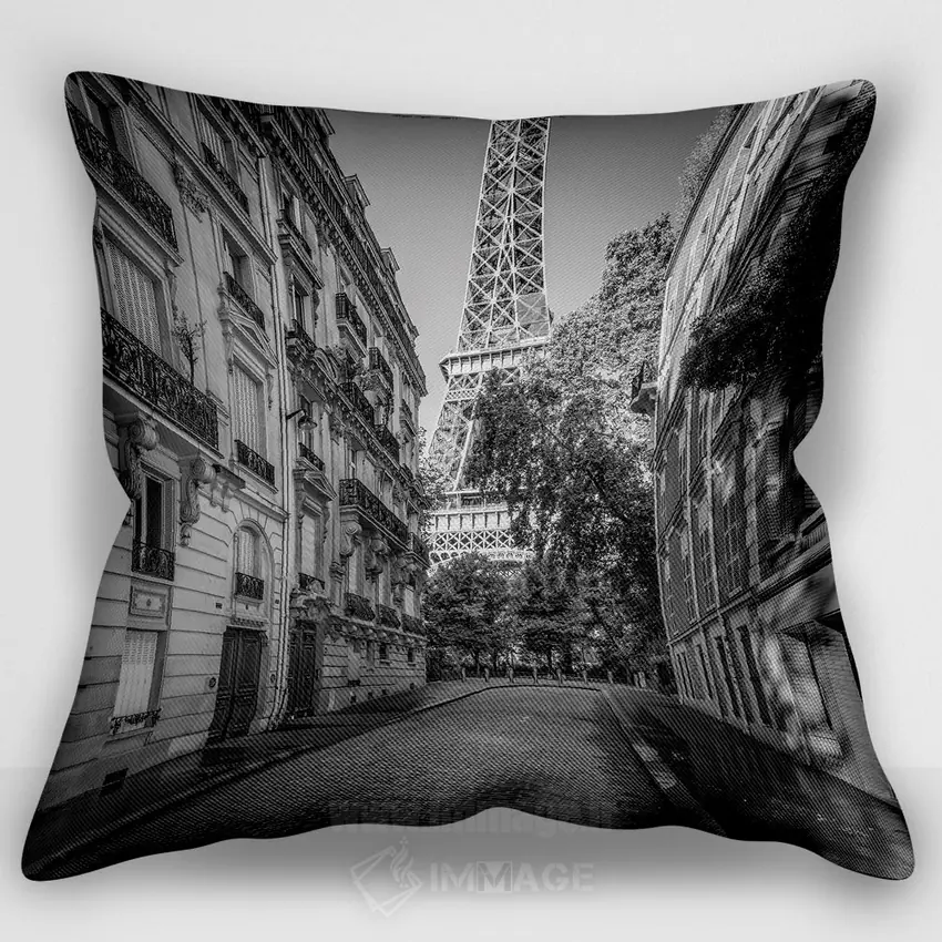 تصویر کاور کوسن «France, Black And White,برج ایفل در پاریس، فرانسه، سیاه و سفید»، با سبک عکاسی، اثر یان بکه
