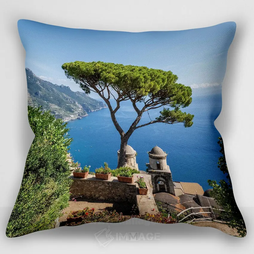 تصویر کاور کوسن «Amalfi Coast, Campania, Italy,منظره از راولو، ساحل آمالفی، کامپانیا، ایتالیا»، با سبک عکاسی، اثر یان بکه