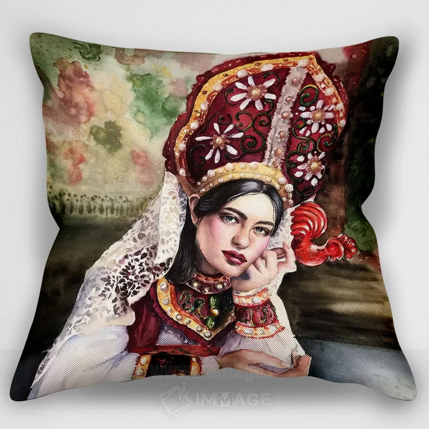 کاور کوسن «کوکوشنیک (کلاه سنتی روسی)»، با طرح پرتره‌های زنانه، با سبک آبرنگ، با رنگ‌های غالب قرمز و صورتی، اثر کایرا بالان